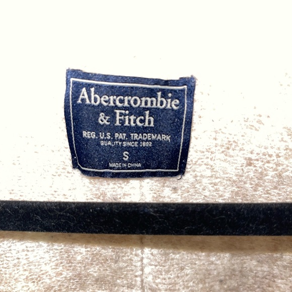 Abercrombie & Fitch Cream Sweater Size Small - Picture 4 of 4